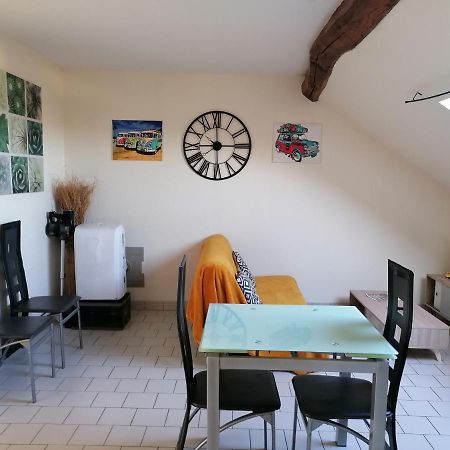 Appartement Climatise Avec Parking Prive A Doue La Fontaine エクステリア 写真