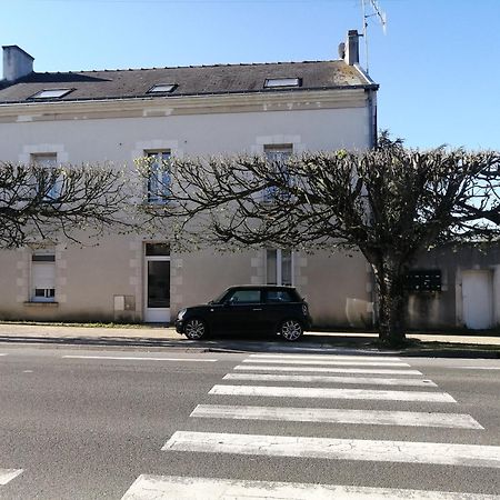 Appartement Climatise Avec Parking Prive A Doue La Fontaine エクステリア 写真