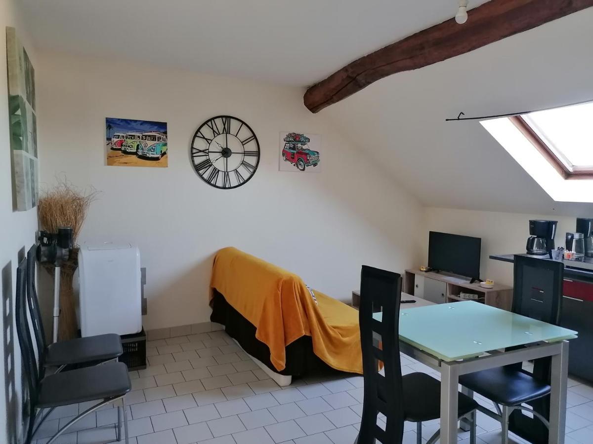 Appartement Climatise Avec Parking Prive A Doue La Fontaine エクステリア 写真