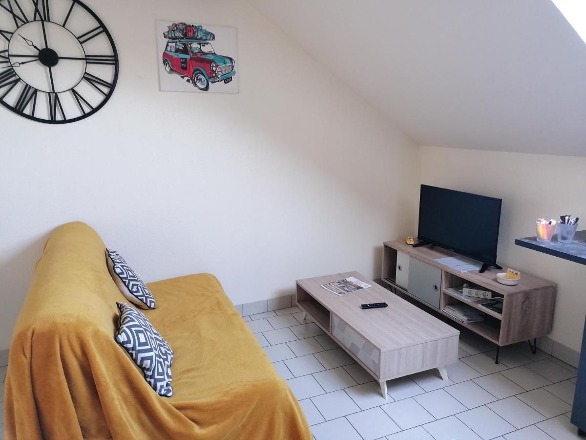 Appartement Climatise Avec Parking Prive A Doue La Fontaine エクステリア 写真